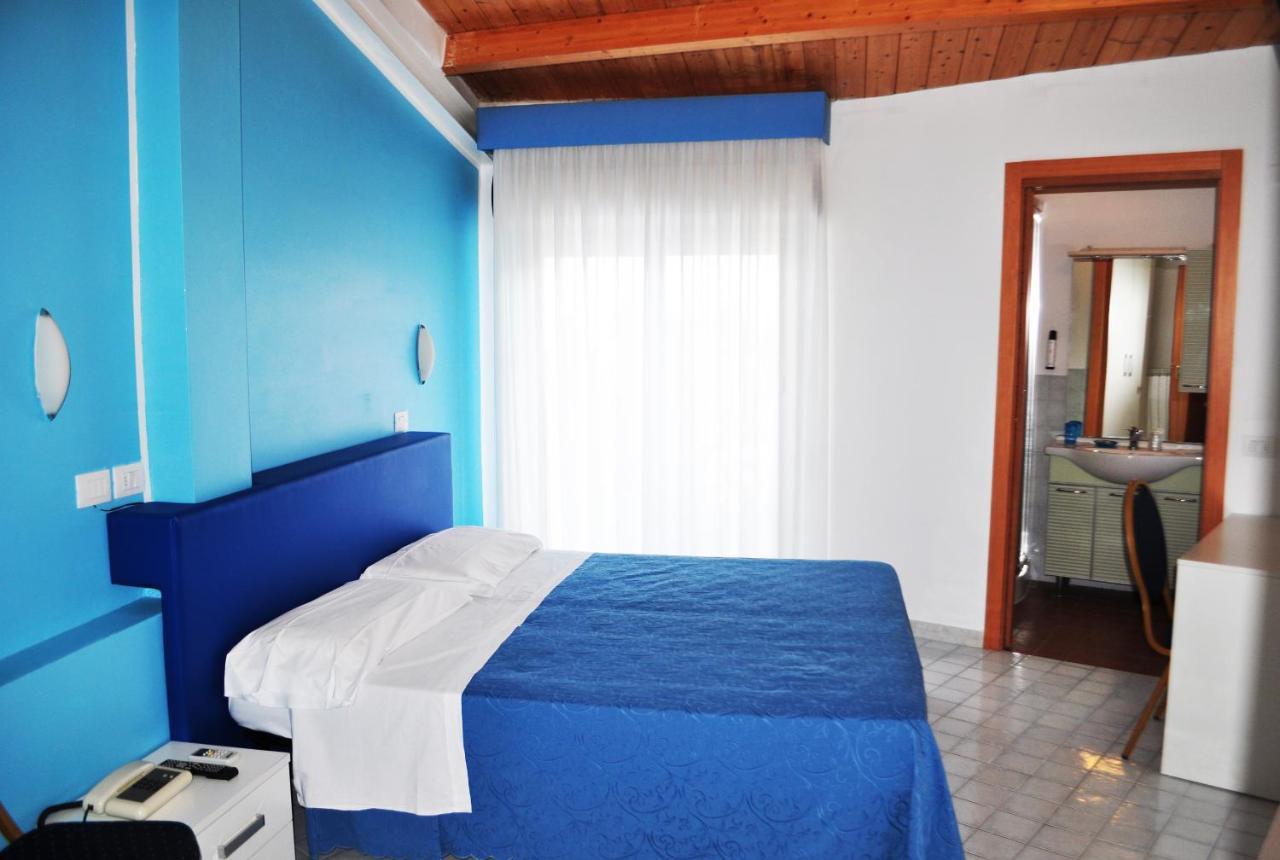 Hotel Albatros Roseto Degli Abruzzi Esterno foto