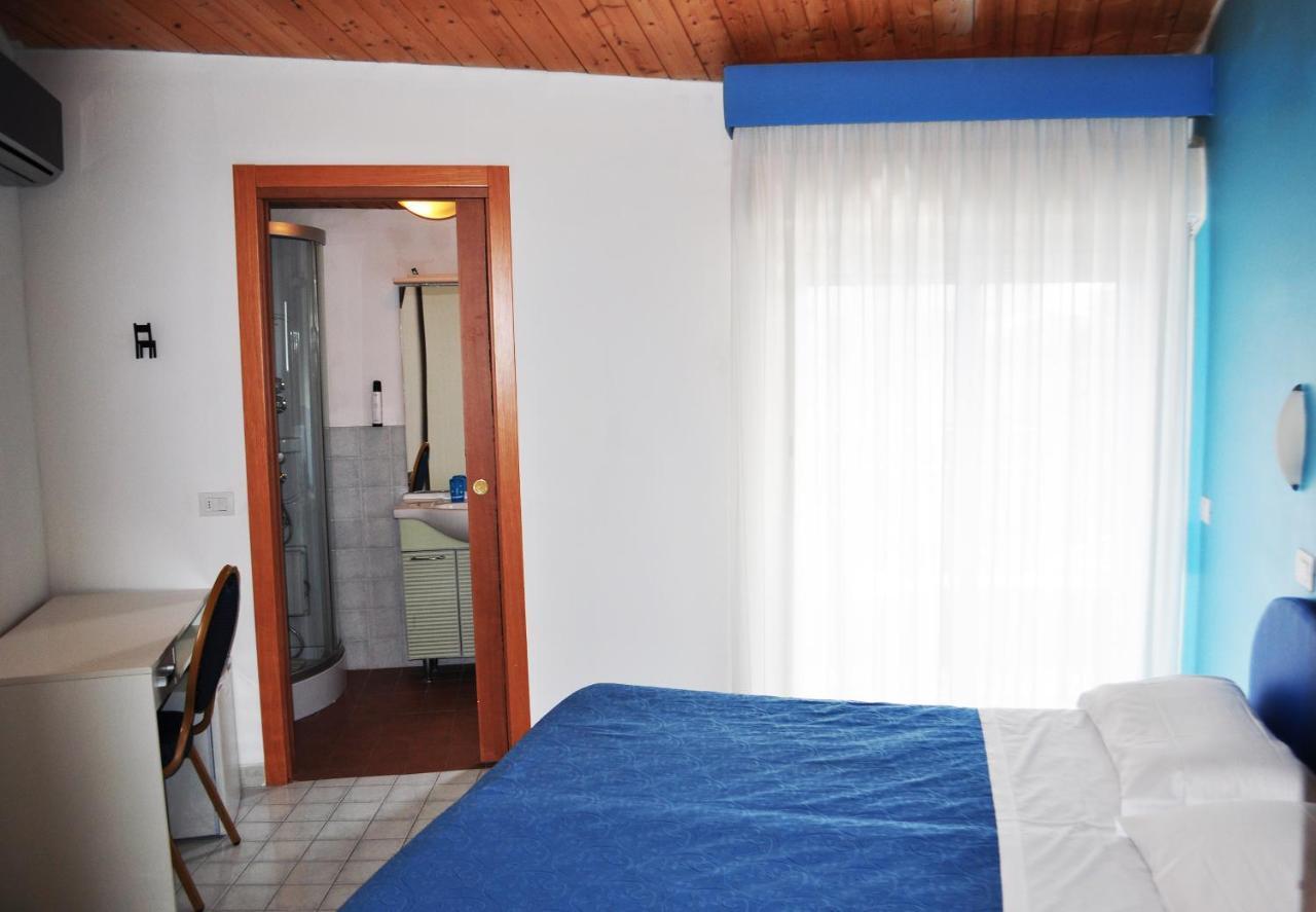 Hotel Albatros Roseto Degli Abruzzi Esterno foto