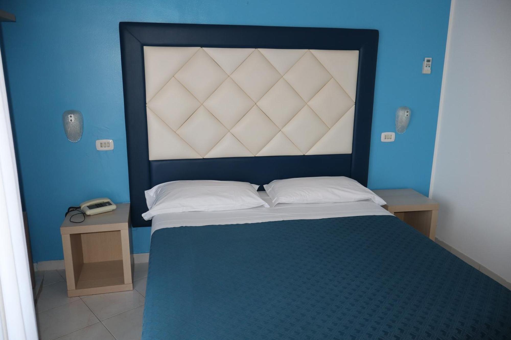 Hotel Albatros Roseto Degli Abruzzi Esterno foto