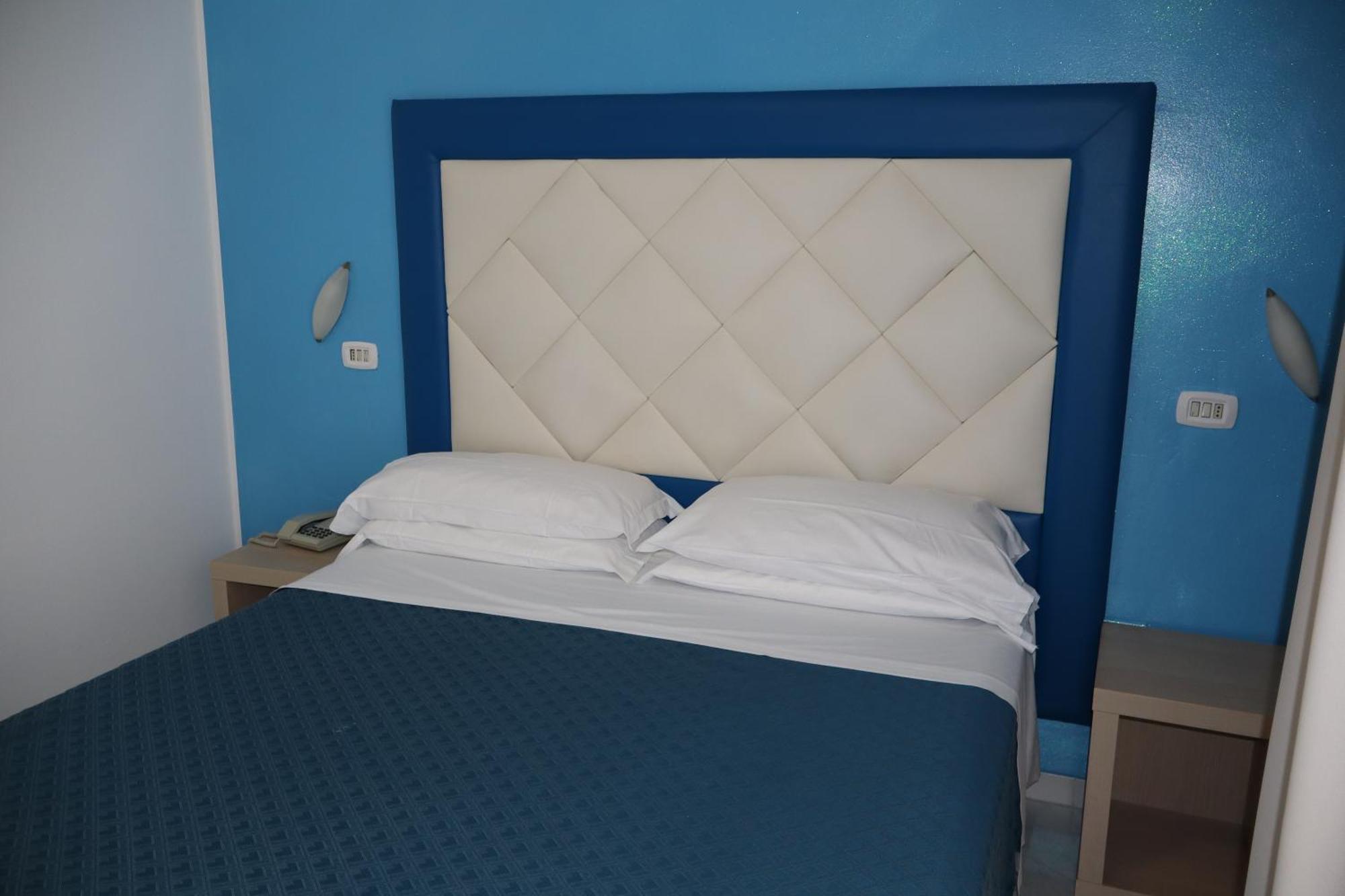 Hotel Albatros Roseto Degli Abruzzi Esterno foto