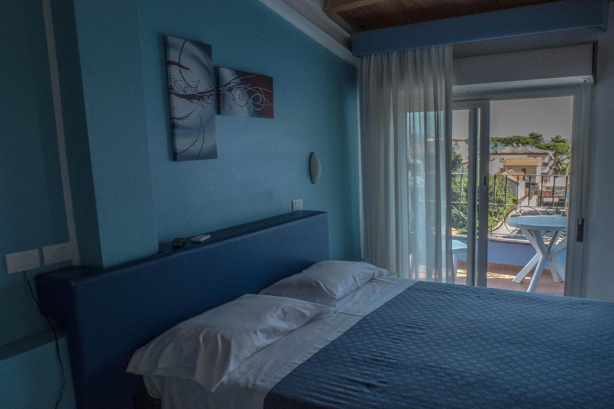 Hotel Albatros Roseto Degli Abruzzi Esterno foto