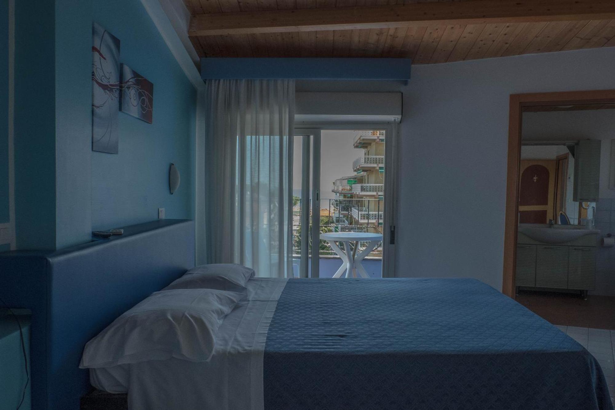 Hotel Albatros Roseto Degli Abruzzi Esterno foto