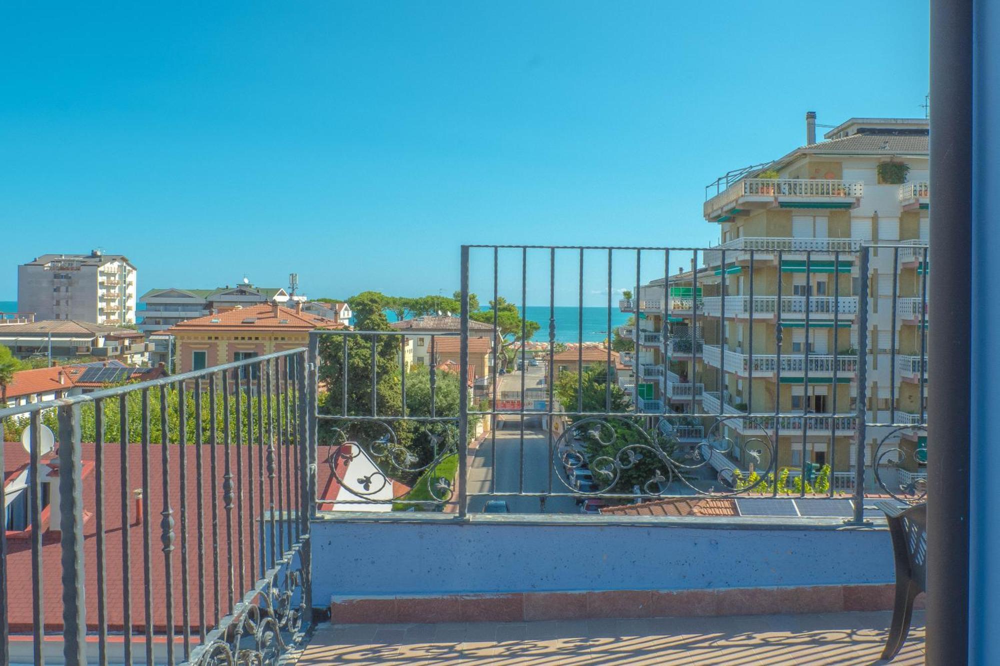 Hotel Albatros Roseto Degli Abruzzi Esterno foto