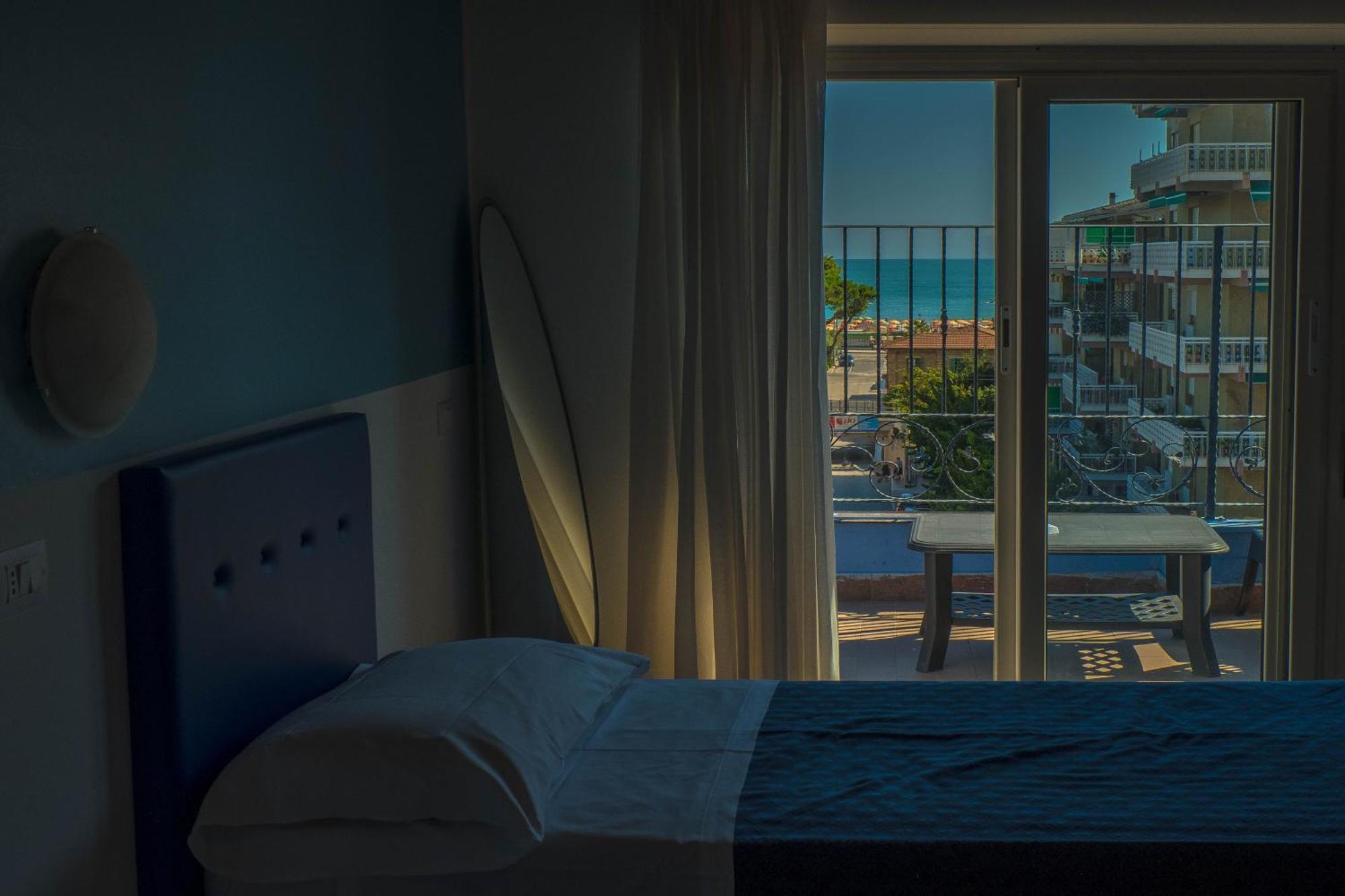 Hotel Albatros Roseto Degli Abruzzi Esterno foto
