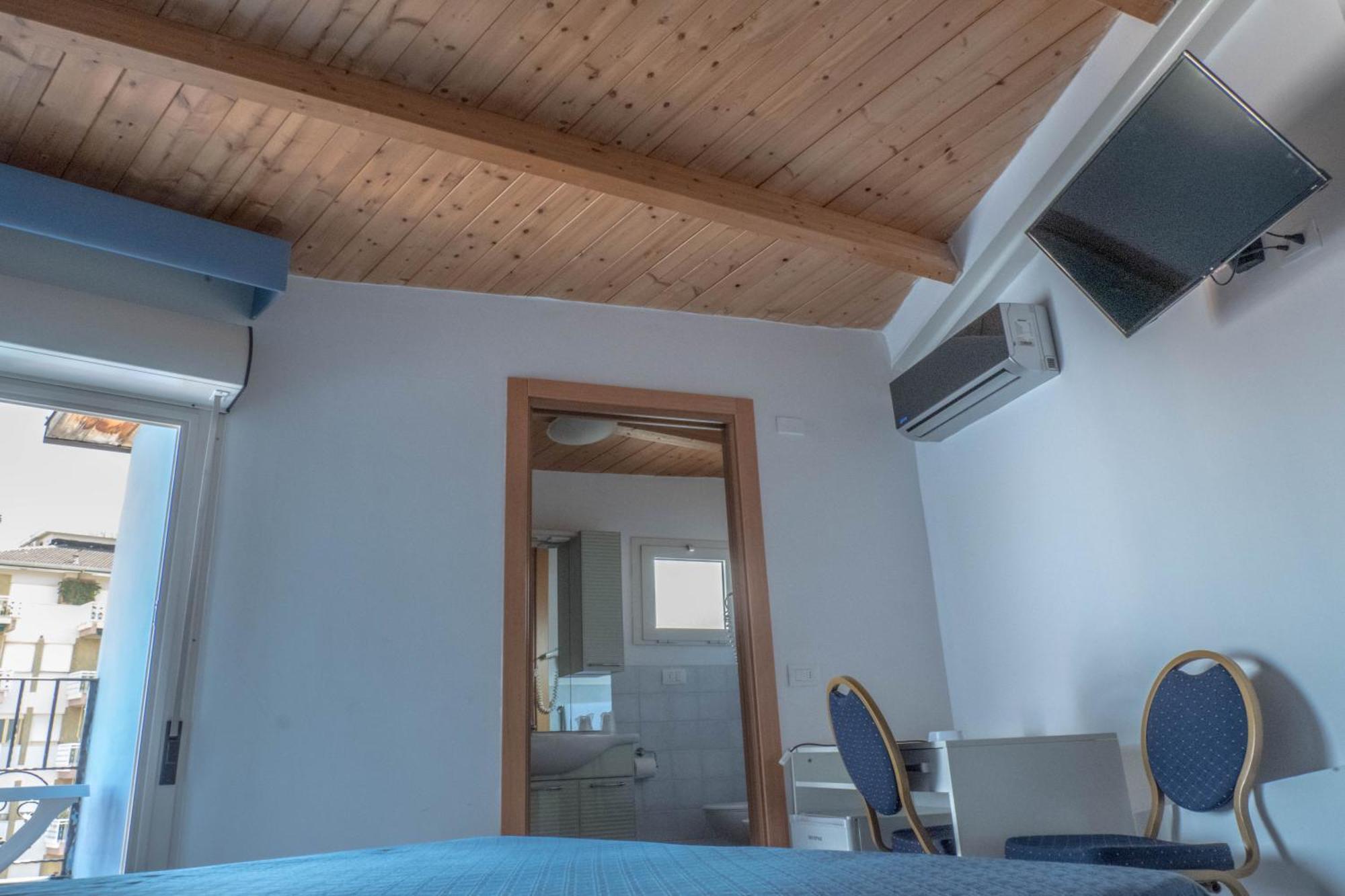 Hotel Albatros Roseto Degli Abruzzi Esterno foto