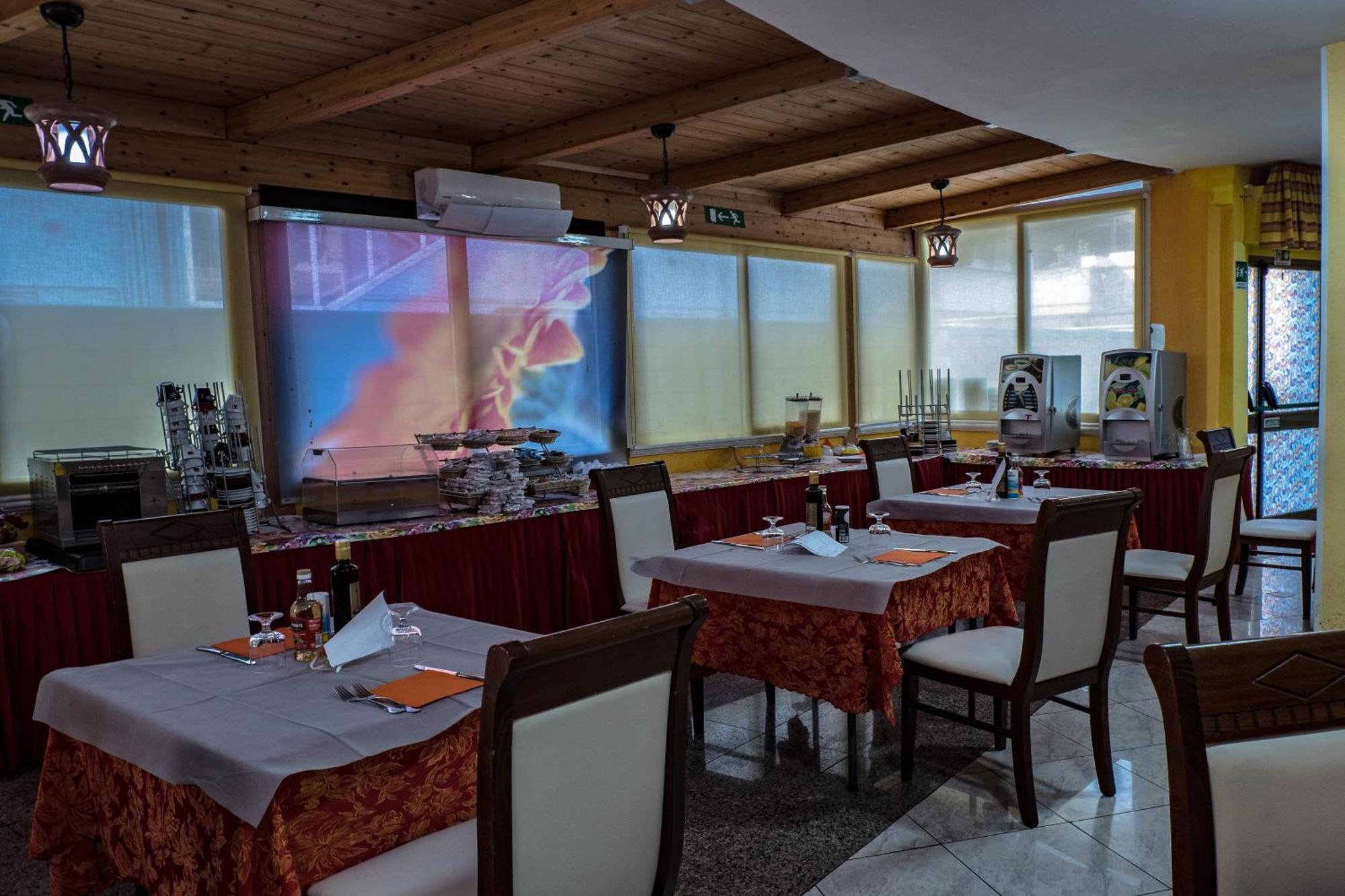 Hotel Albatros Roseto Degli Abruzzi Esterno foto