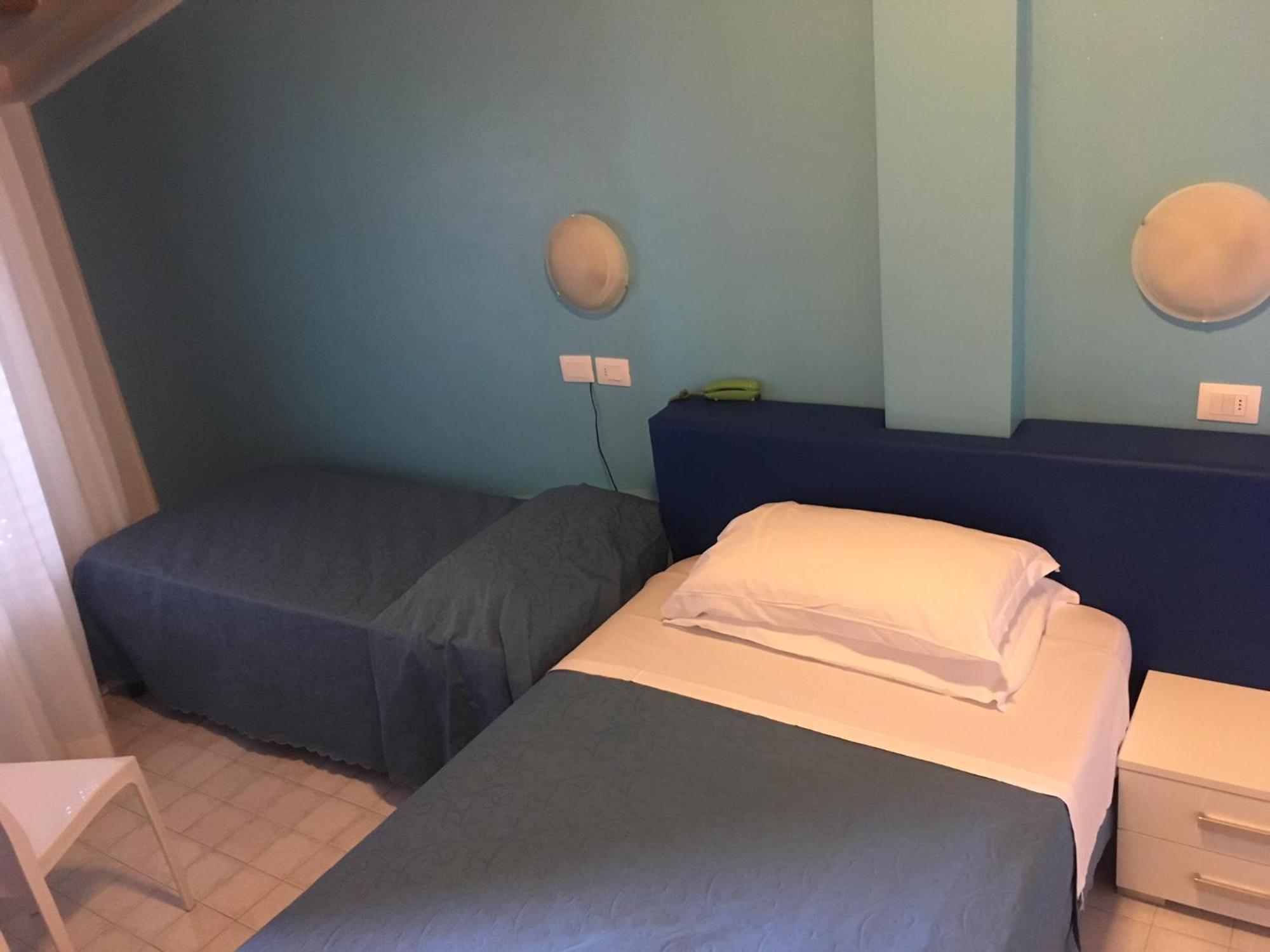 Hotel Albatros Roseto Degli Abruzzi Esterno foto