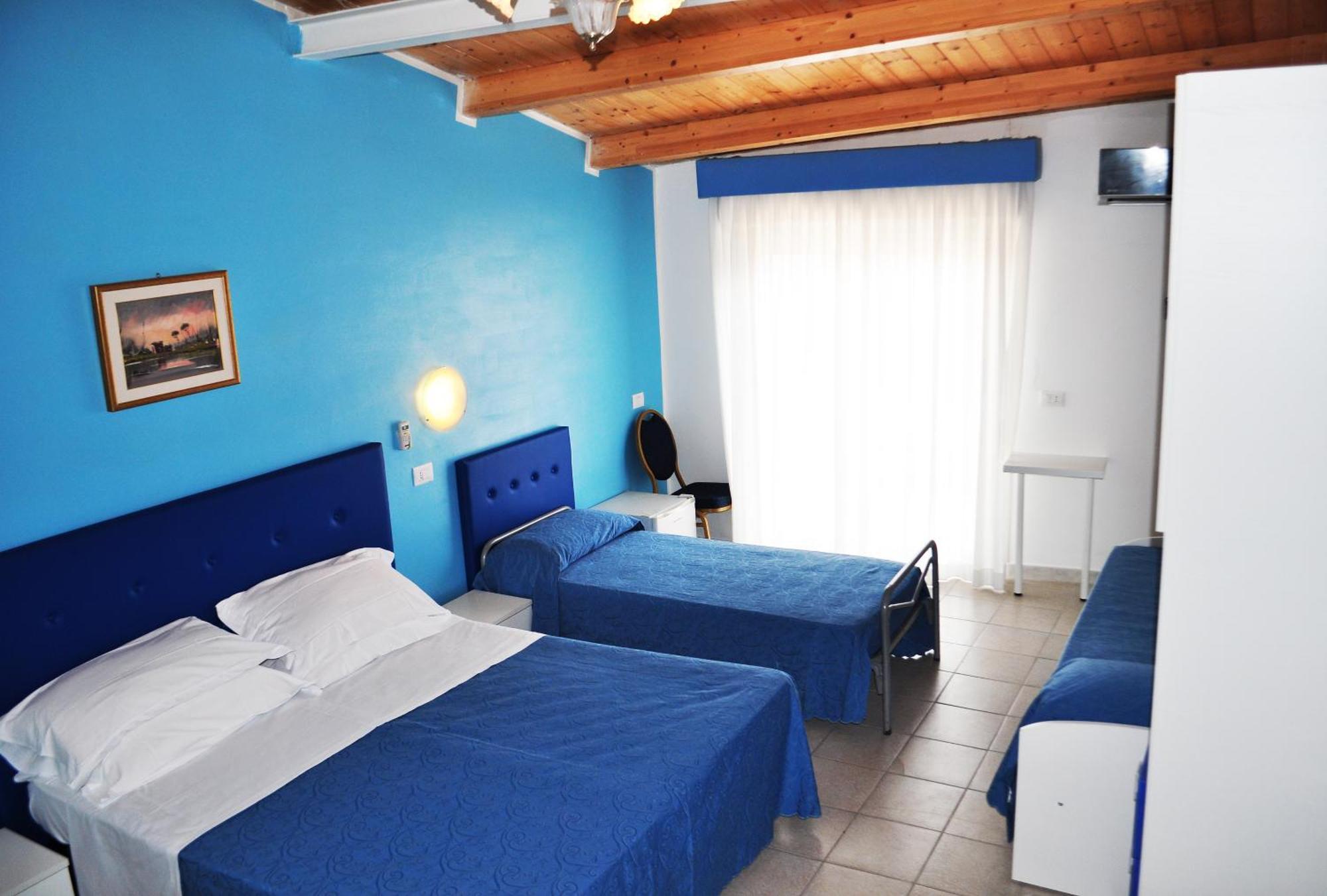 Hotel Albatros Roseto Degli Abruzzi Esterno foto