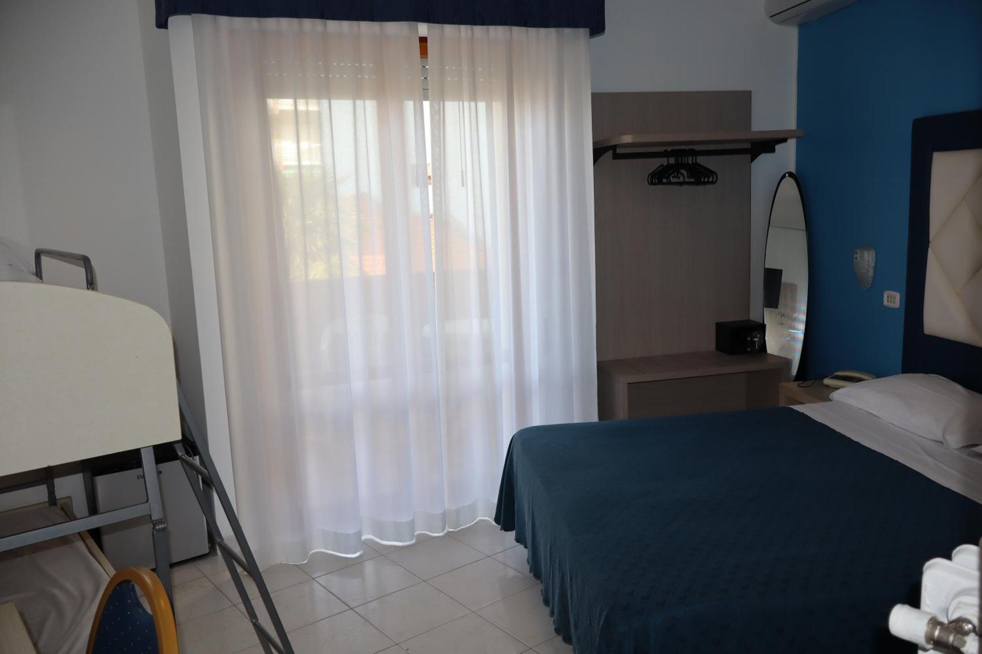 Hotel Albatros Roseto Degli Abruzzi Esterno foto
