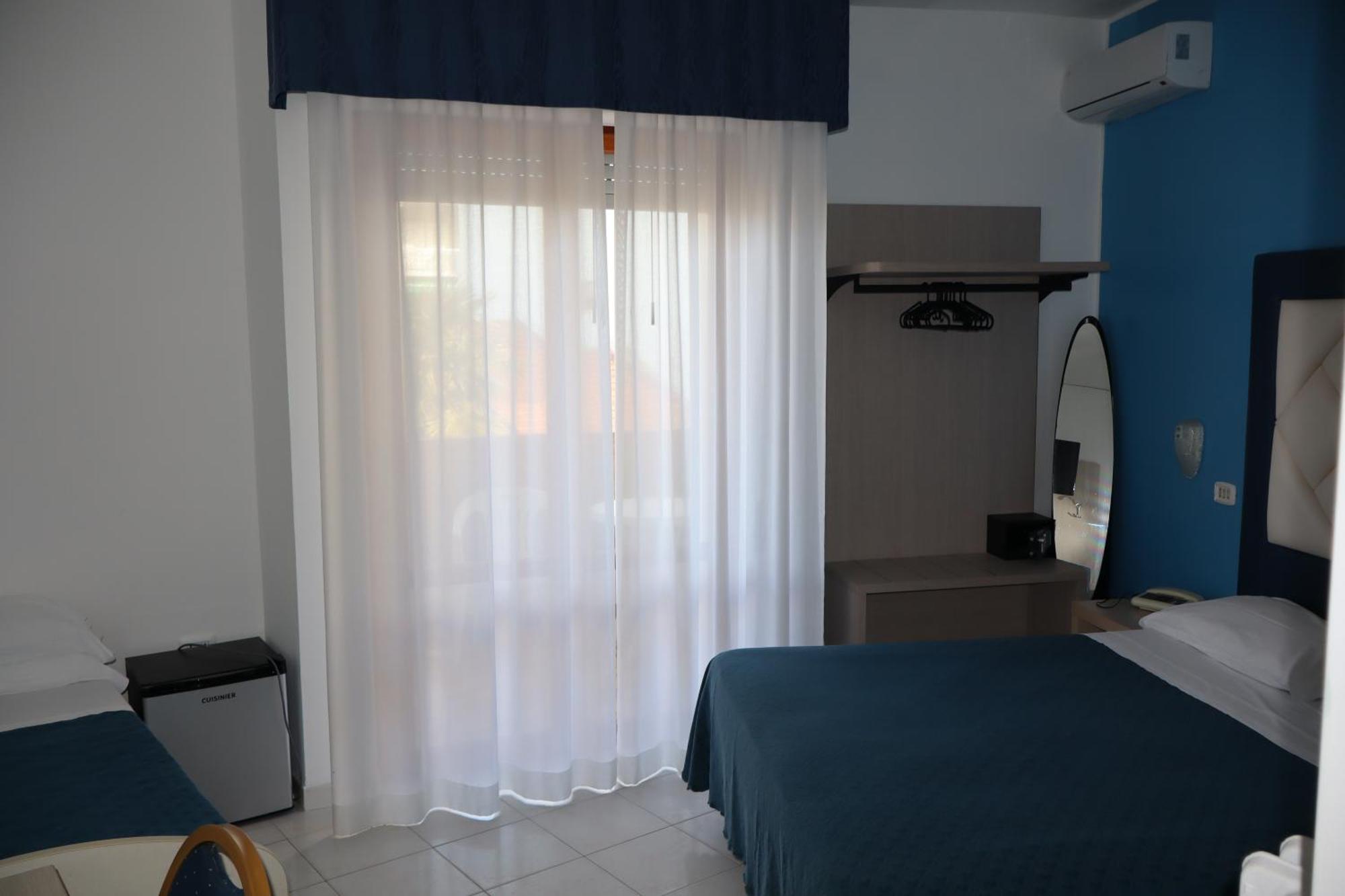 Hotel Albatros Roseto Degli Abruzzi Esterno foto