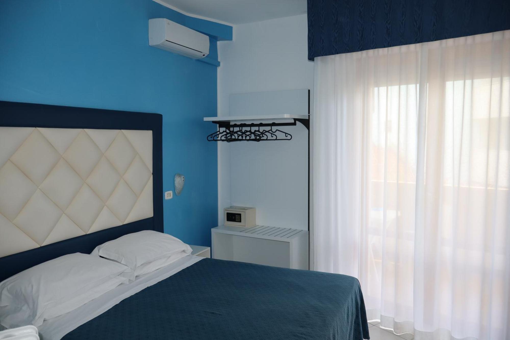 Hotel Albatros Roseto Degli Abruzzi Esterno foto