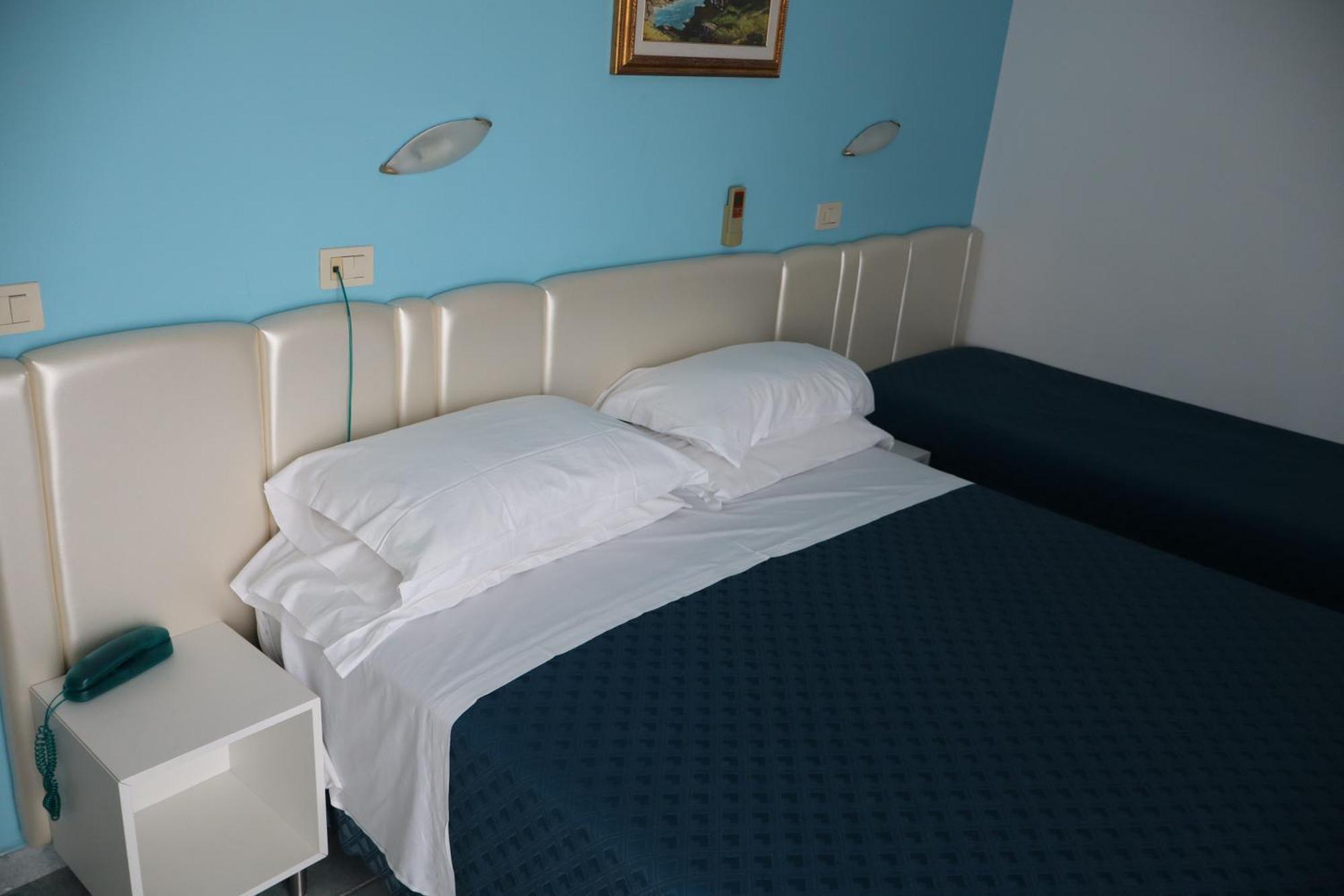 Hotel Albatros Roseto Degli Abruzzi Esterno foto