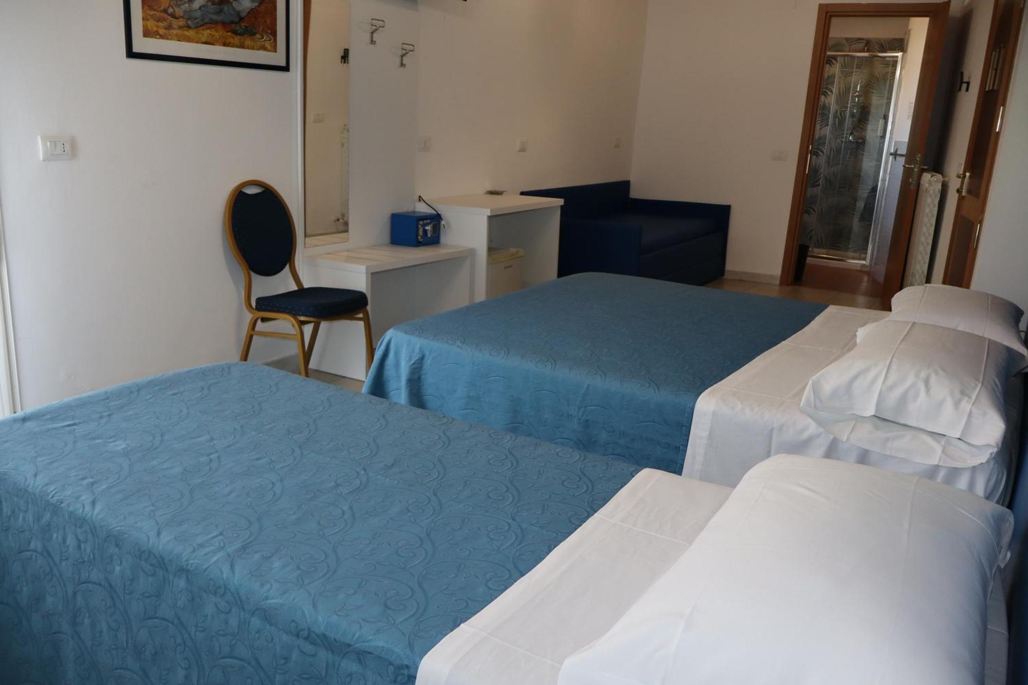 Hotel Albatros Roseto Degli Abruzzi Esterno foto