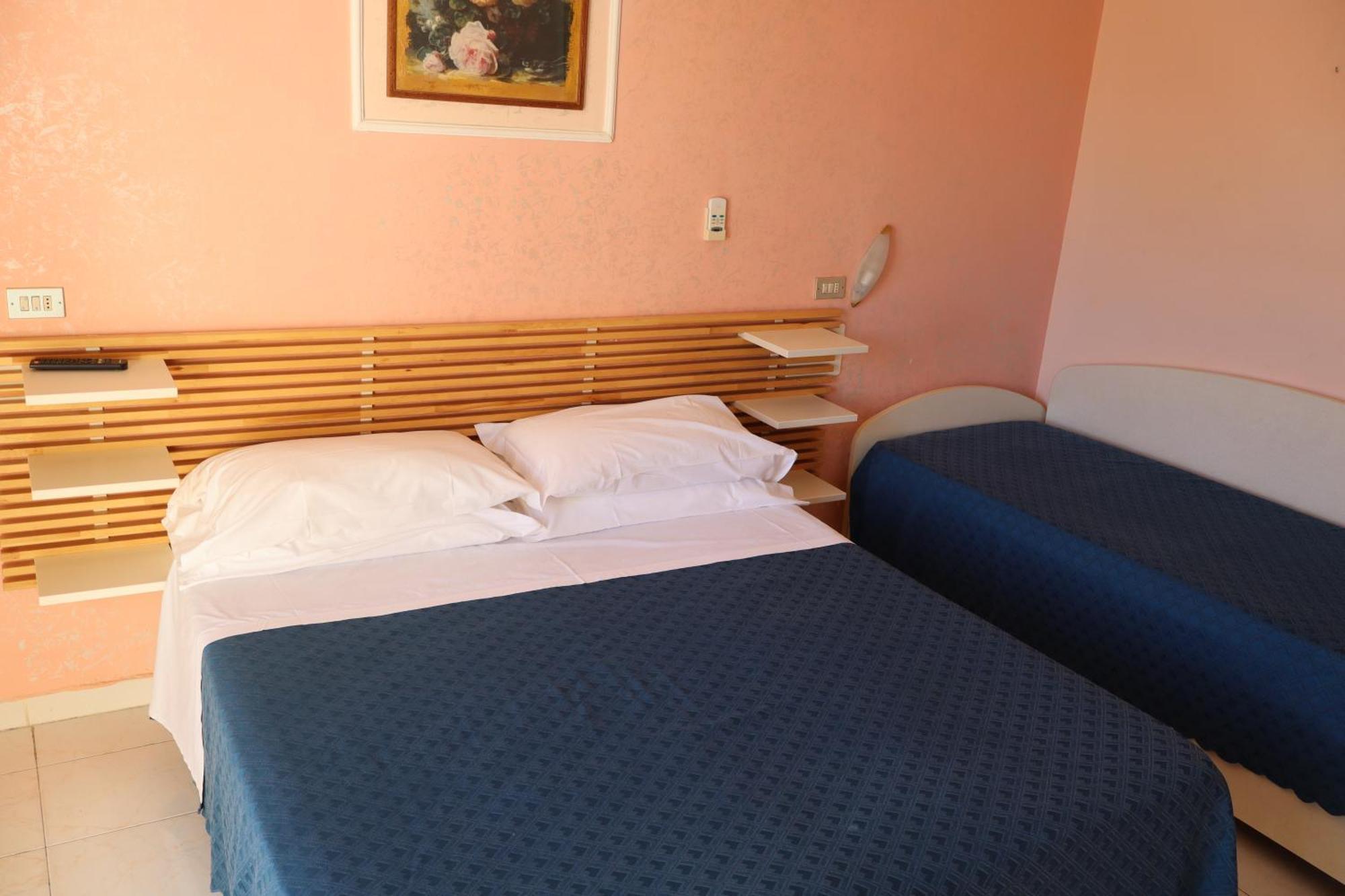 Hotel Albatros Roseto Degli Abruzzi Esterno foto