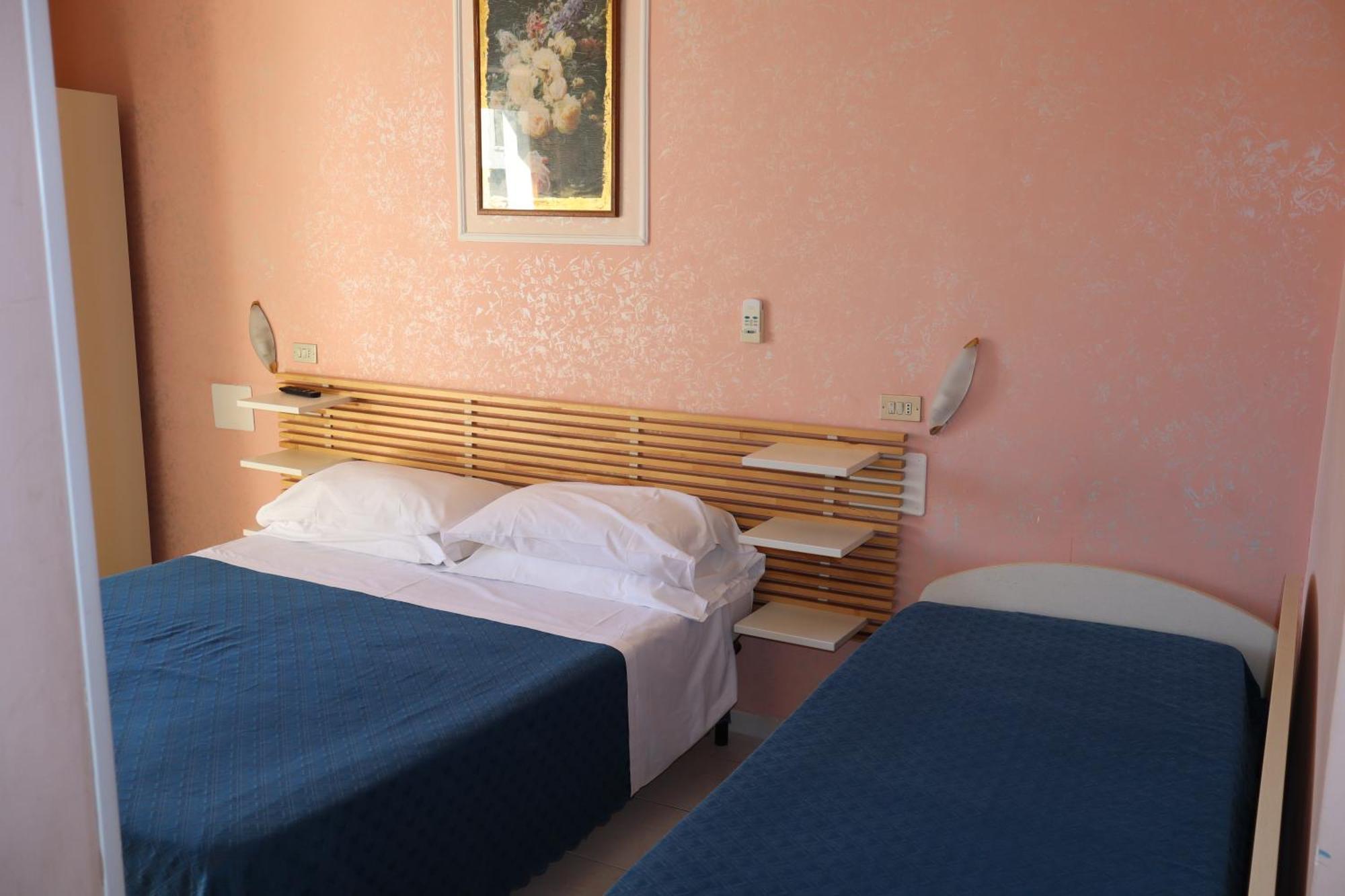 Hotel Albatros Roseto Degli Abruzzi Esterno foto